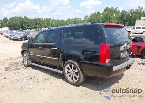 2010 Cadillac Escalade Esv Premium z USA, uszkodzony, nr VIN 1GYUCJEF0AR266024